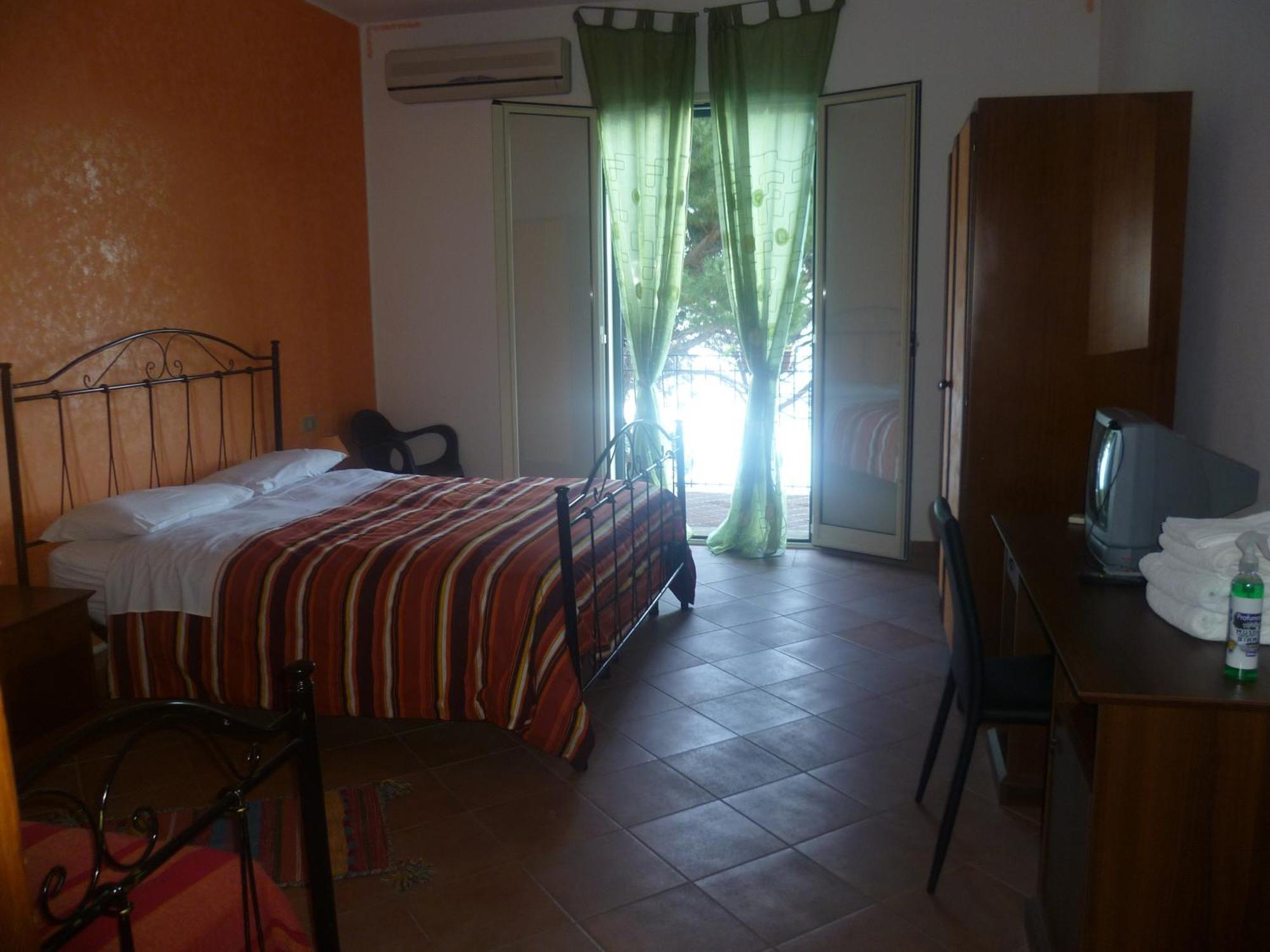 Alba Tra I Pini B&B Cefalù Szoba fotó