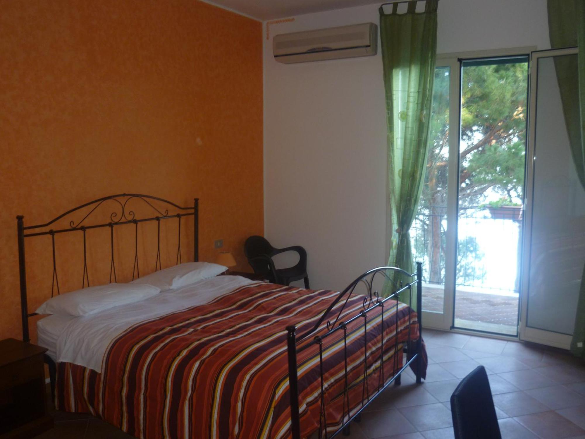 Alba Tra I Pini B&B Cefalù Szoba fotó